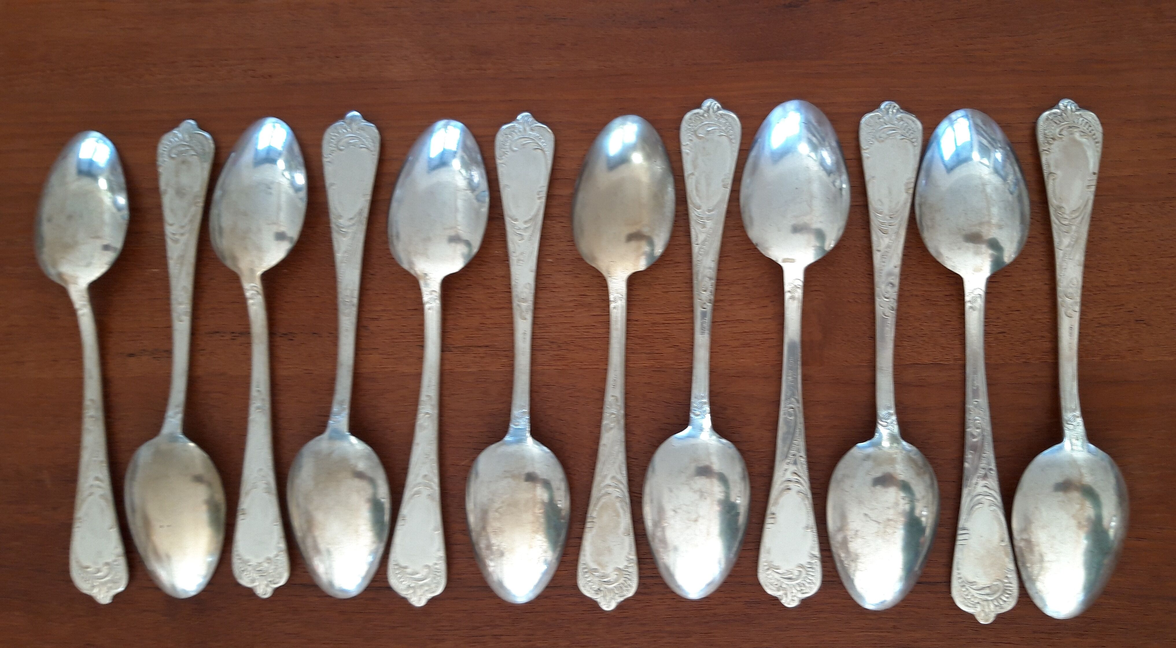Set of silvered metal cutlery 1/1000th