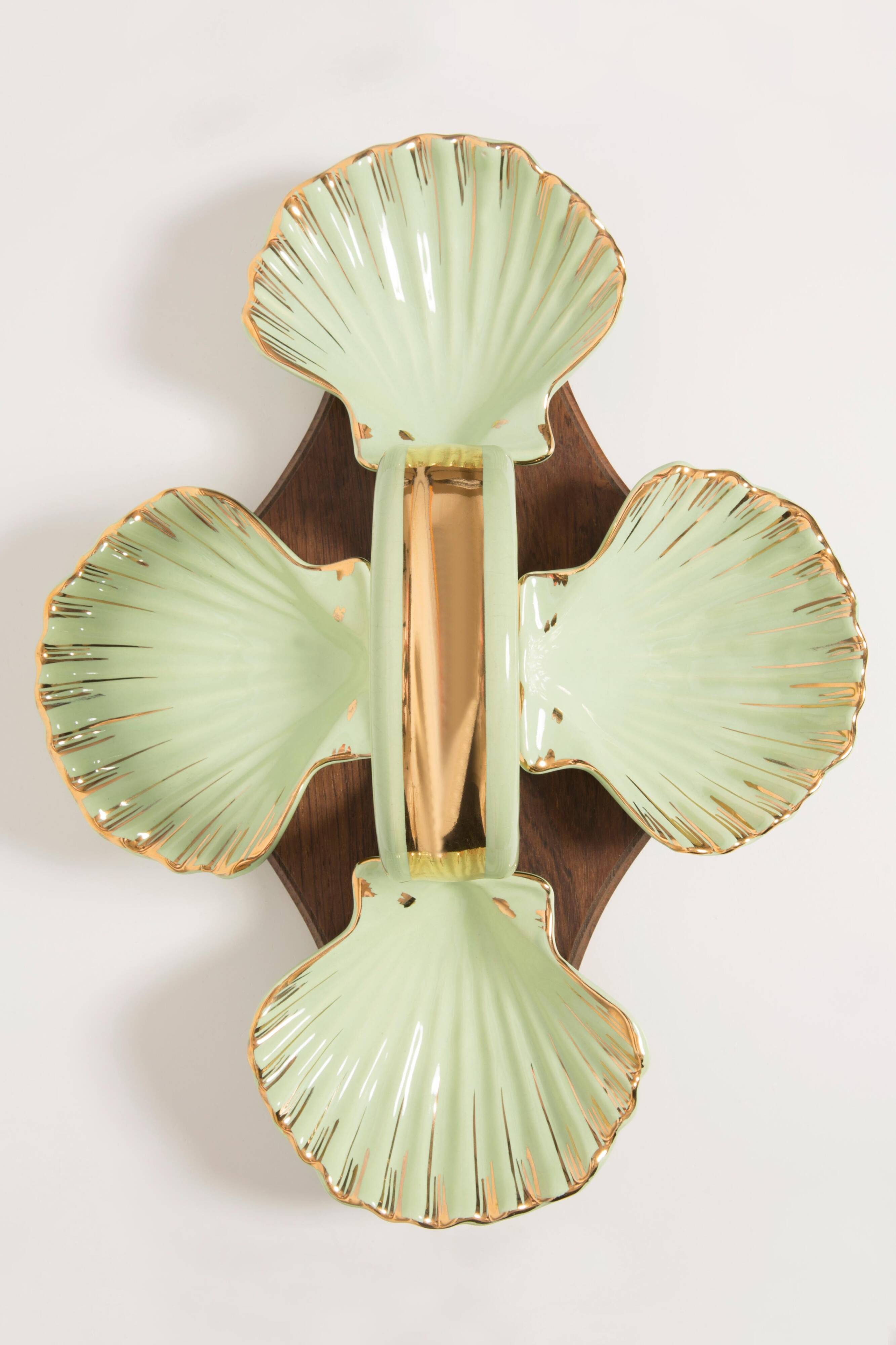 Vintage decorative plate in wood and ceramic with green shells, France, 1960s.
