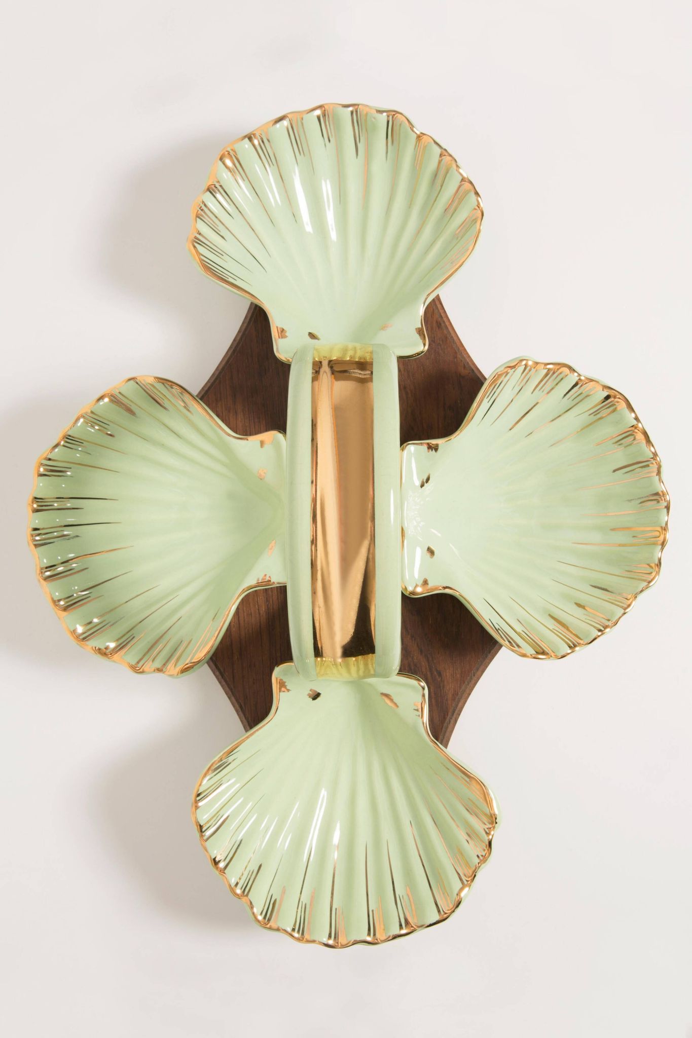 Vintage decorative plate in wood and ceramic with green shells, France, 1960s.