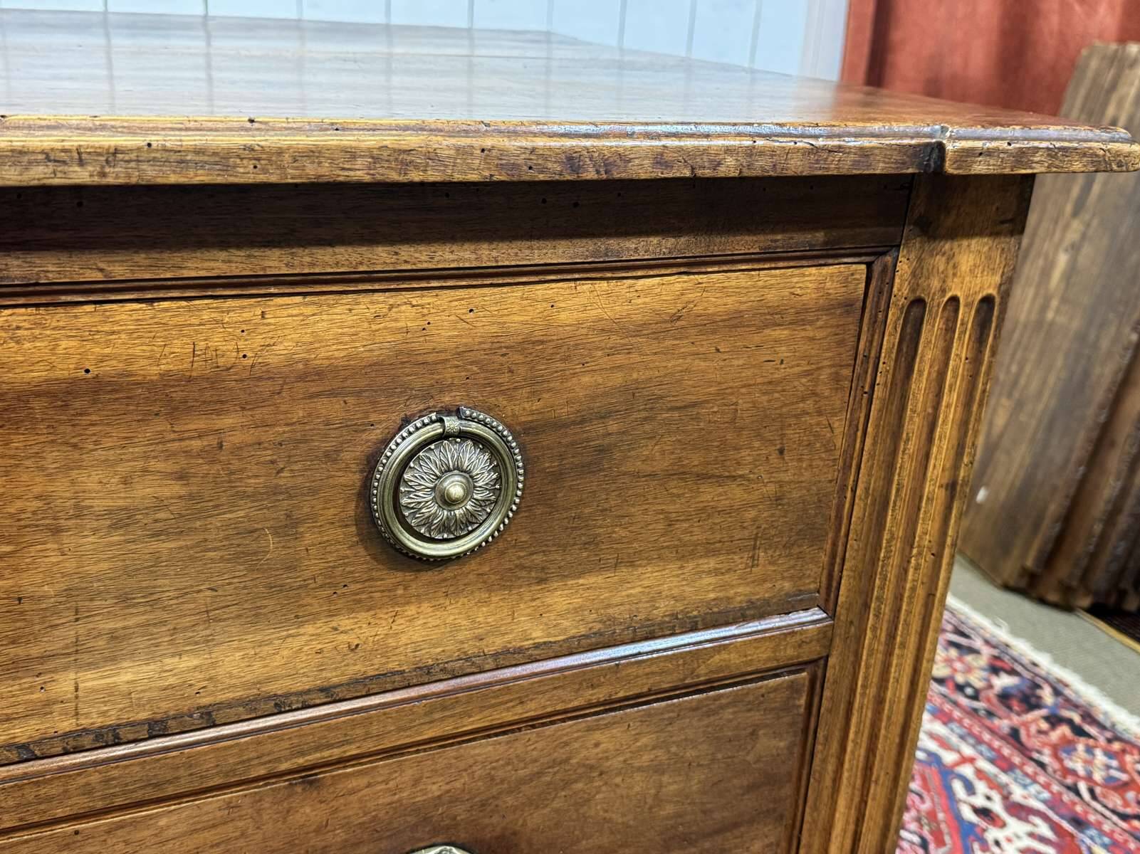 Louis XVI commode from the 18th century in walnut.