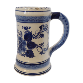 Earthenware mug