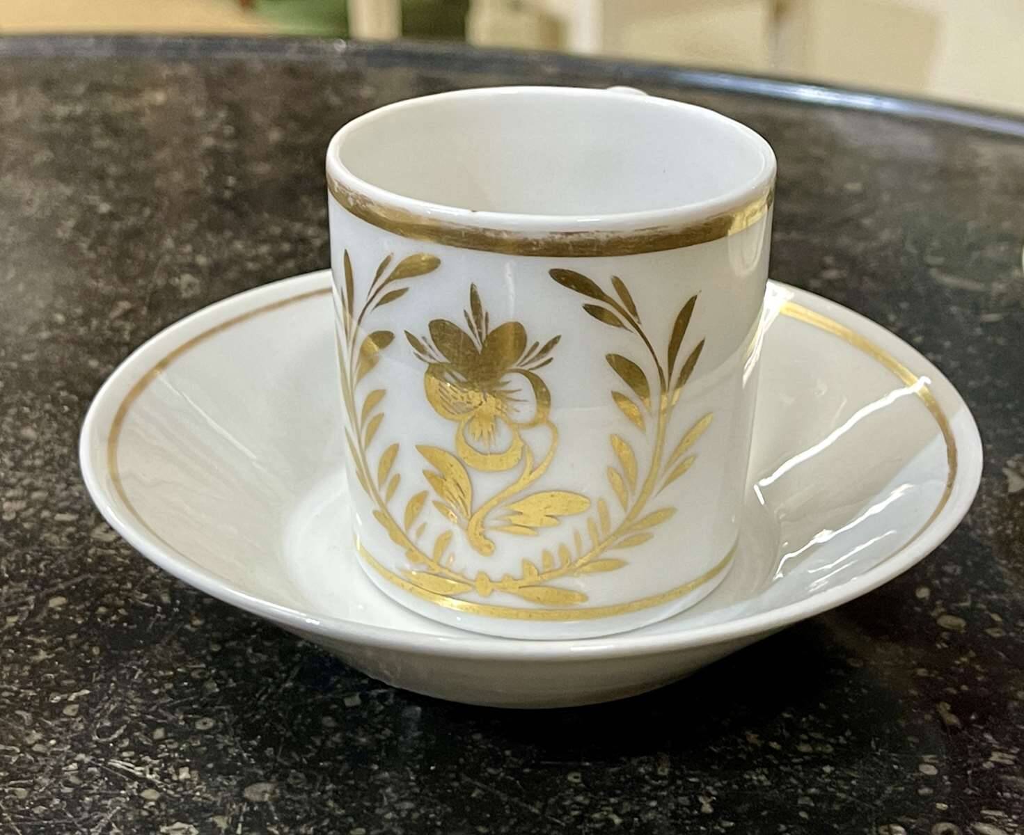 Set of 4 cups and saucers from the early 19th century in Paris porcelain