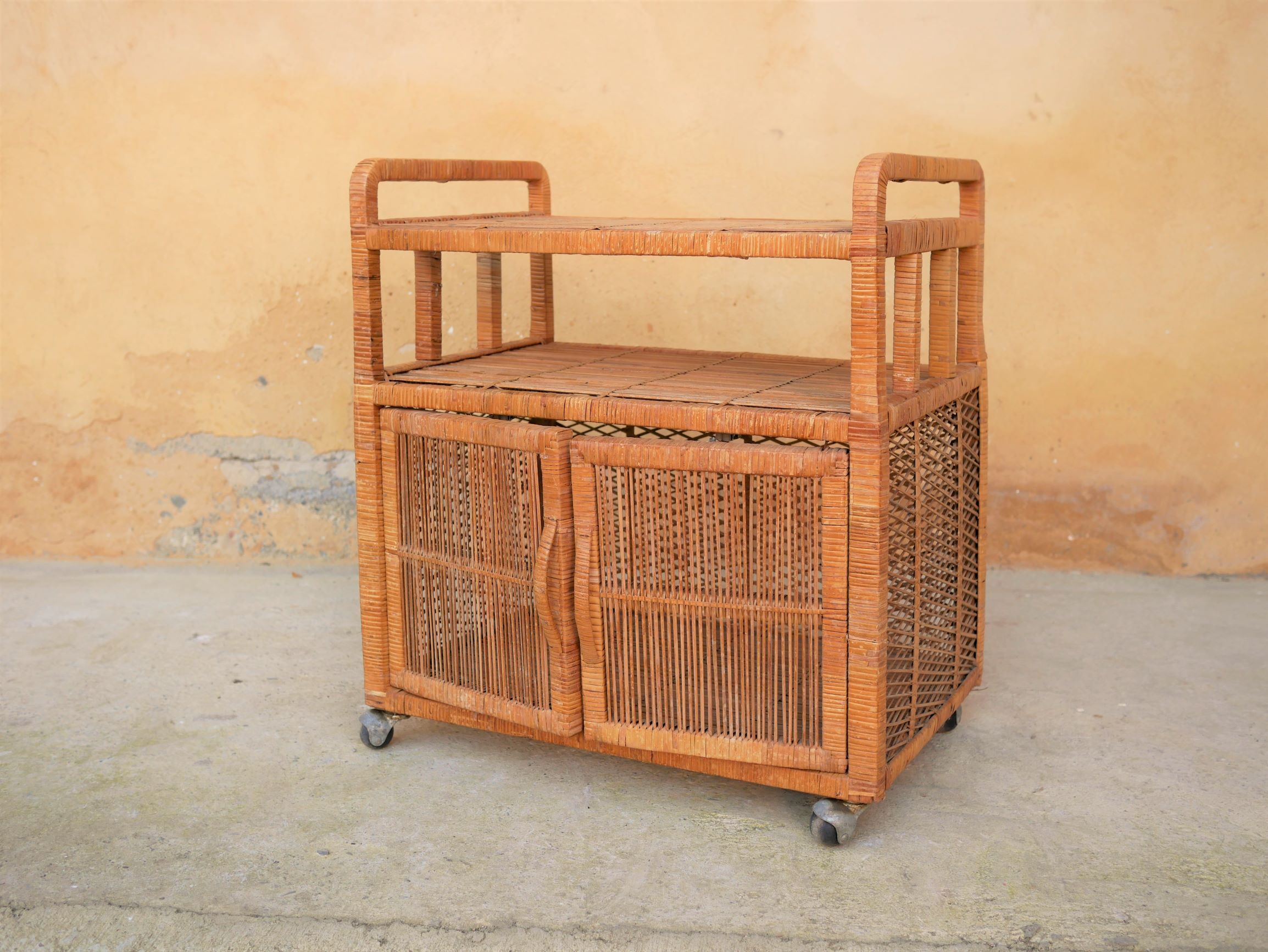 Meuble de rangement vintage en rotin