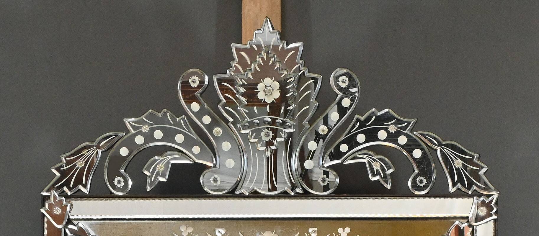 Important Venetian Mirror with Pediment, Italy – Early 20th Century