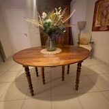 Oval table with extensions