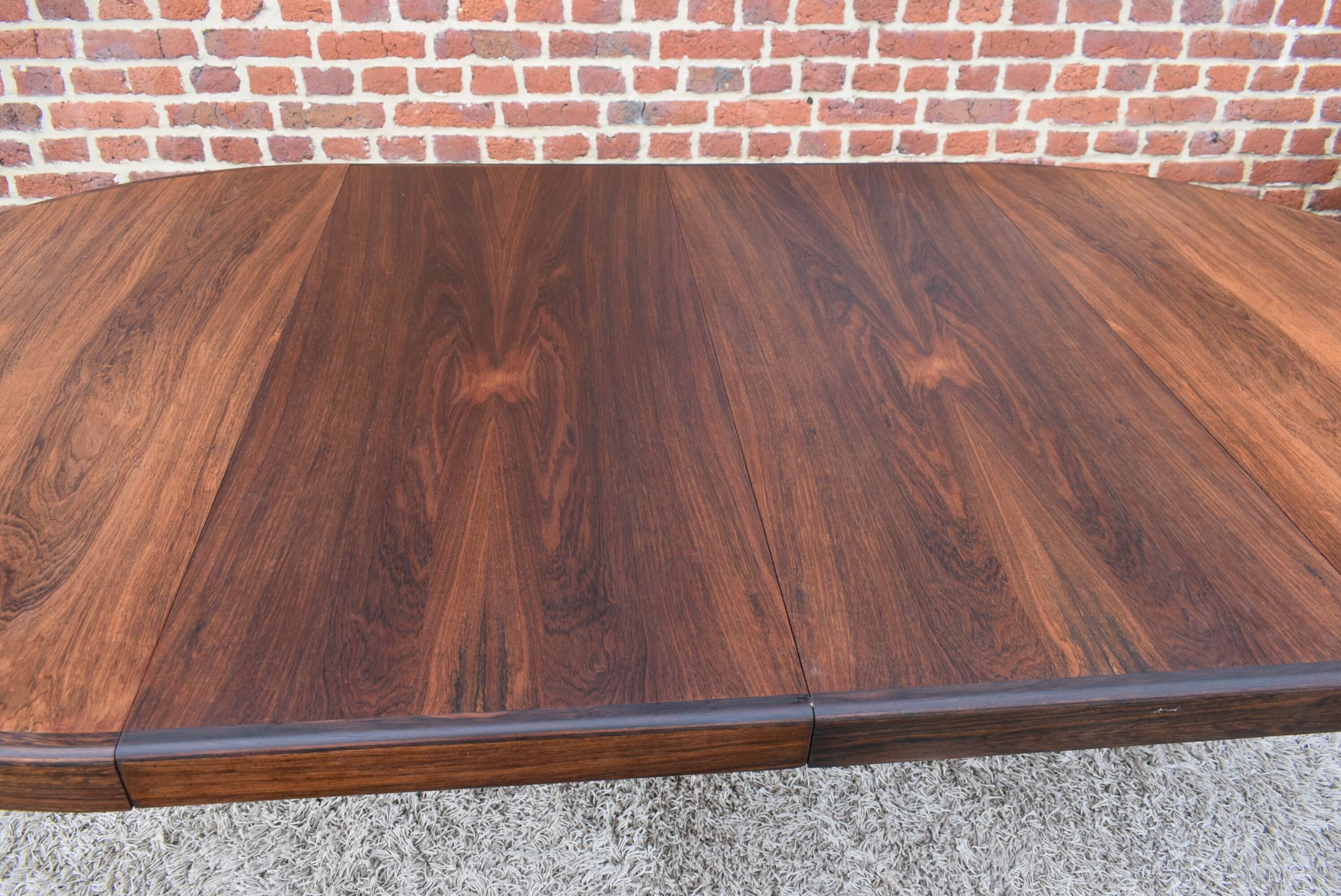 Rio rosewood table