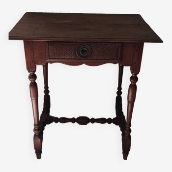 Serving table