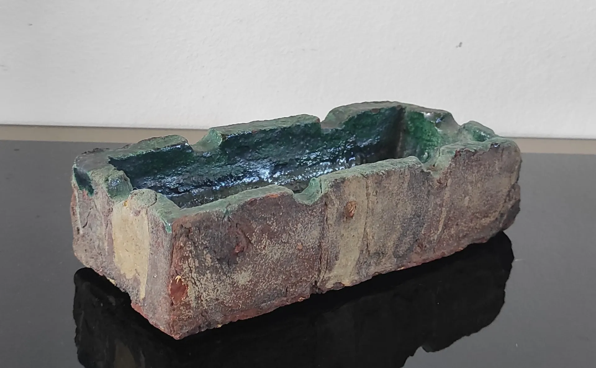 Cendrier artisanal brutaliste