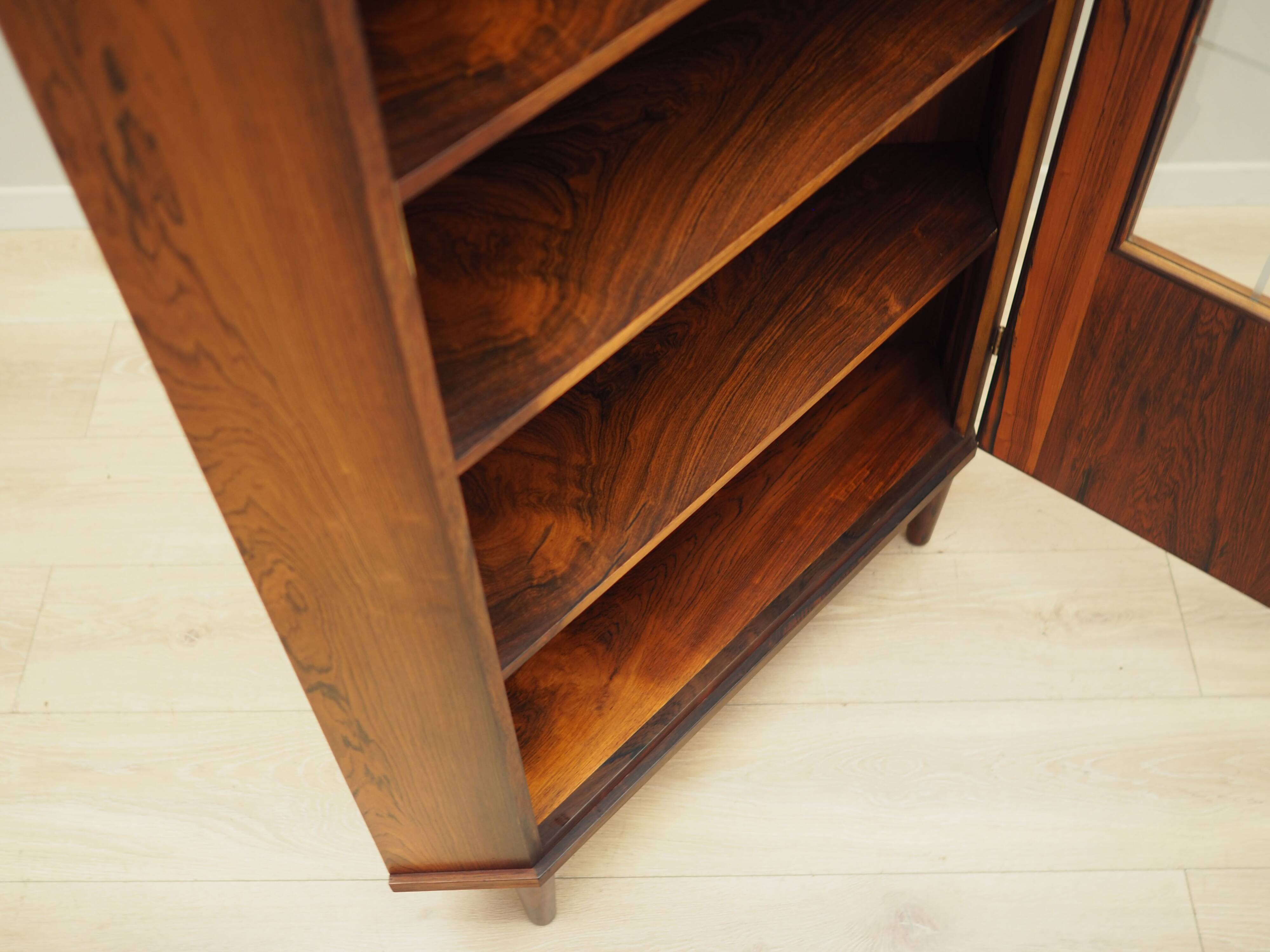 Rosewood showcase, Danish design, 1970s, production: Denmark