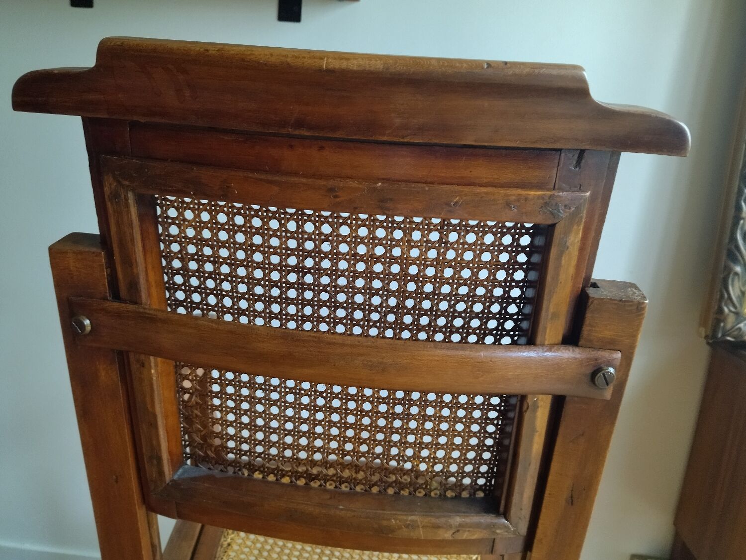 Fauteuil barbier noyer et canage Paris