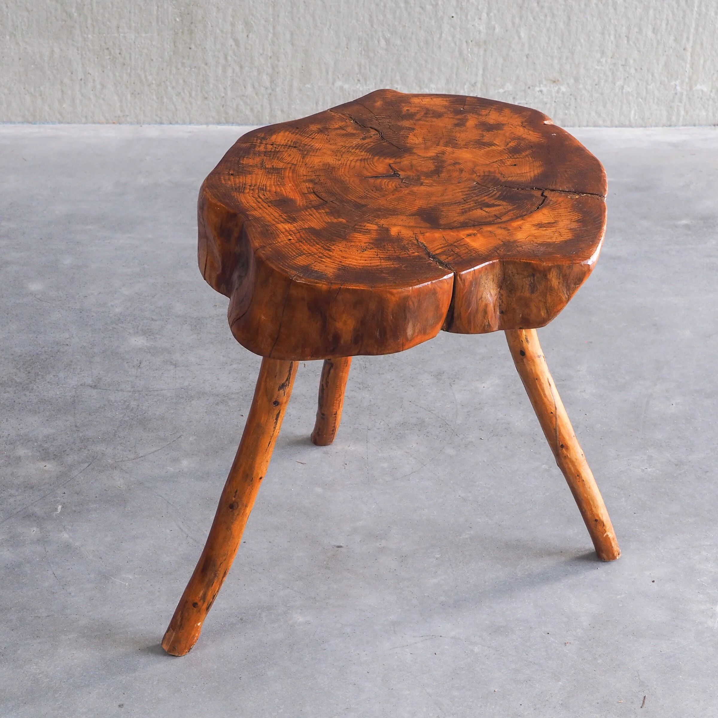 Table d'appoint en bois d'orme français vintage