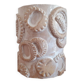 Vase ou pot en poterie