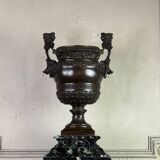 Patinated bronze vase with handles topped by bicéphalic busts, 19th century.