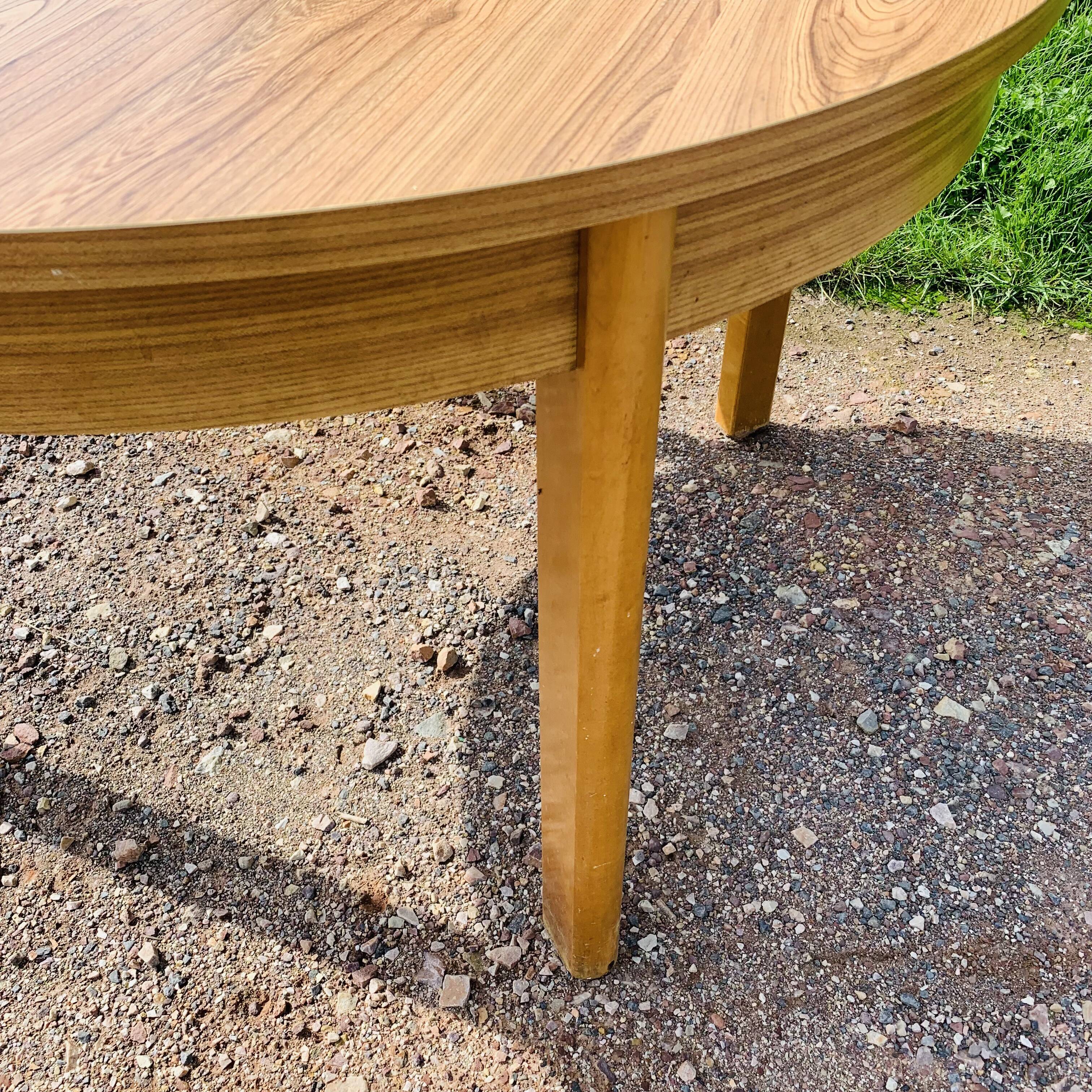 Expandable Roundtable