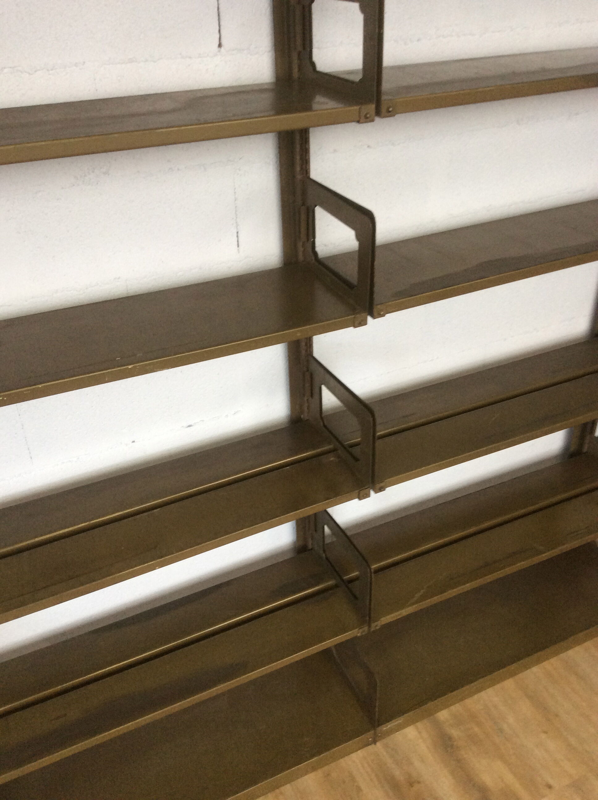 Former Strafor double shelf 30s