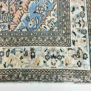 Tapis persan classique bleu et saumon, 318x410 cm