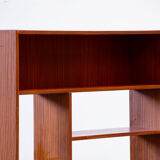 Bibliothèque scandinave vintage.
