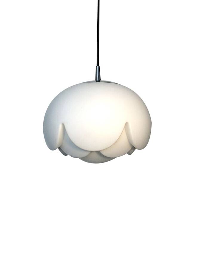 Suspension en verre opalin stylisé (fleur) De peill & Putzler, design 1970