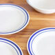 4 assiettes à dessert liseré bleu et un bol assorti