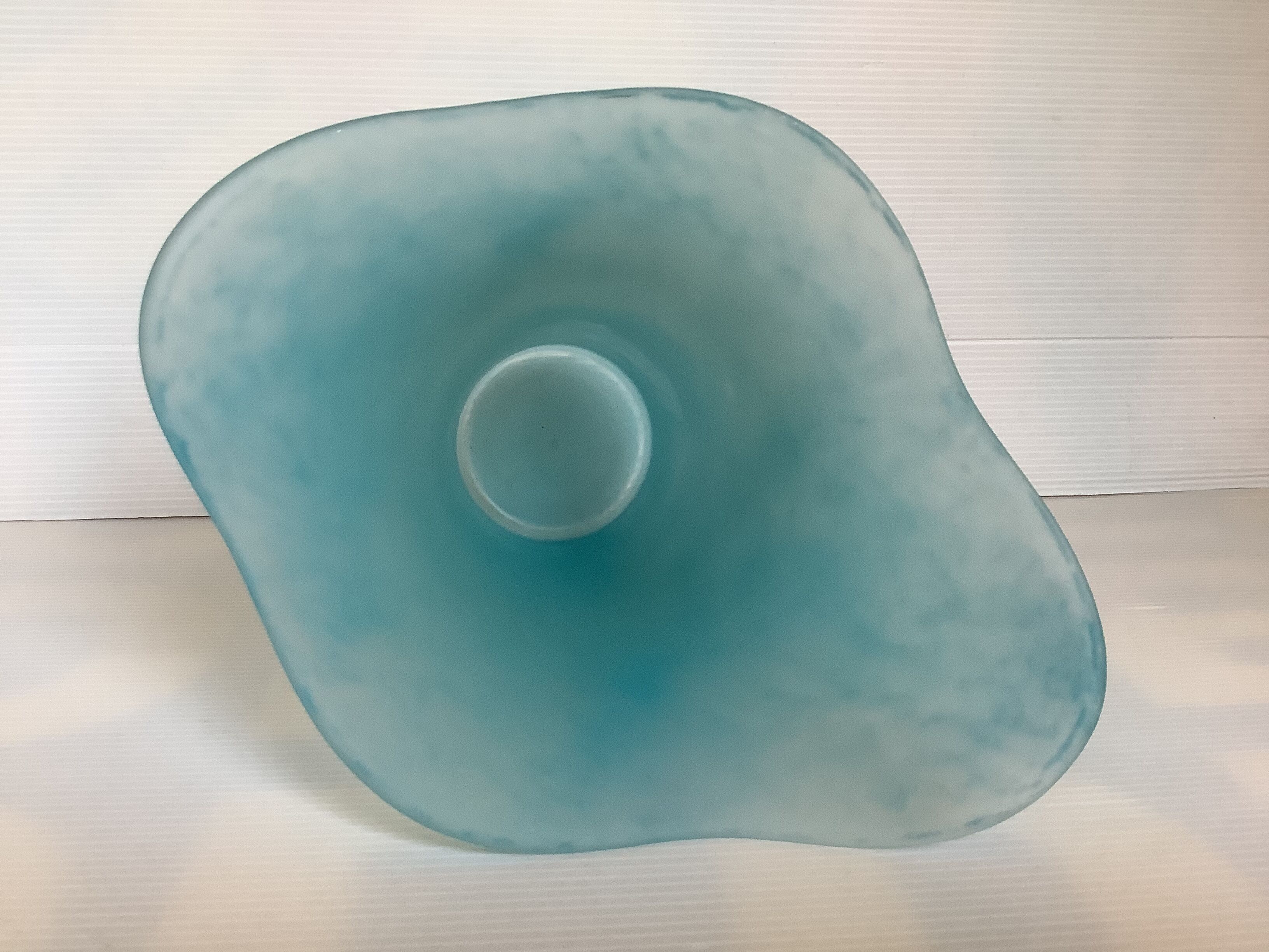 Vase corolla blue glass paste