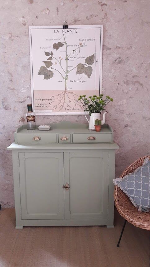 Green Parisian buffet