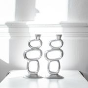 Paire de bougeoirs design par Matthew Hilton