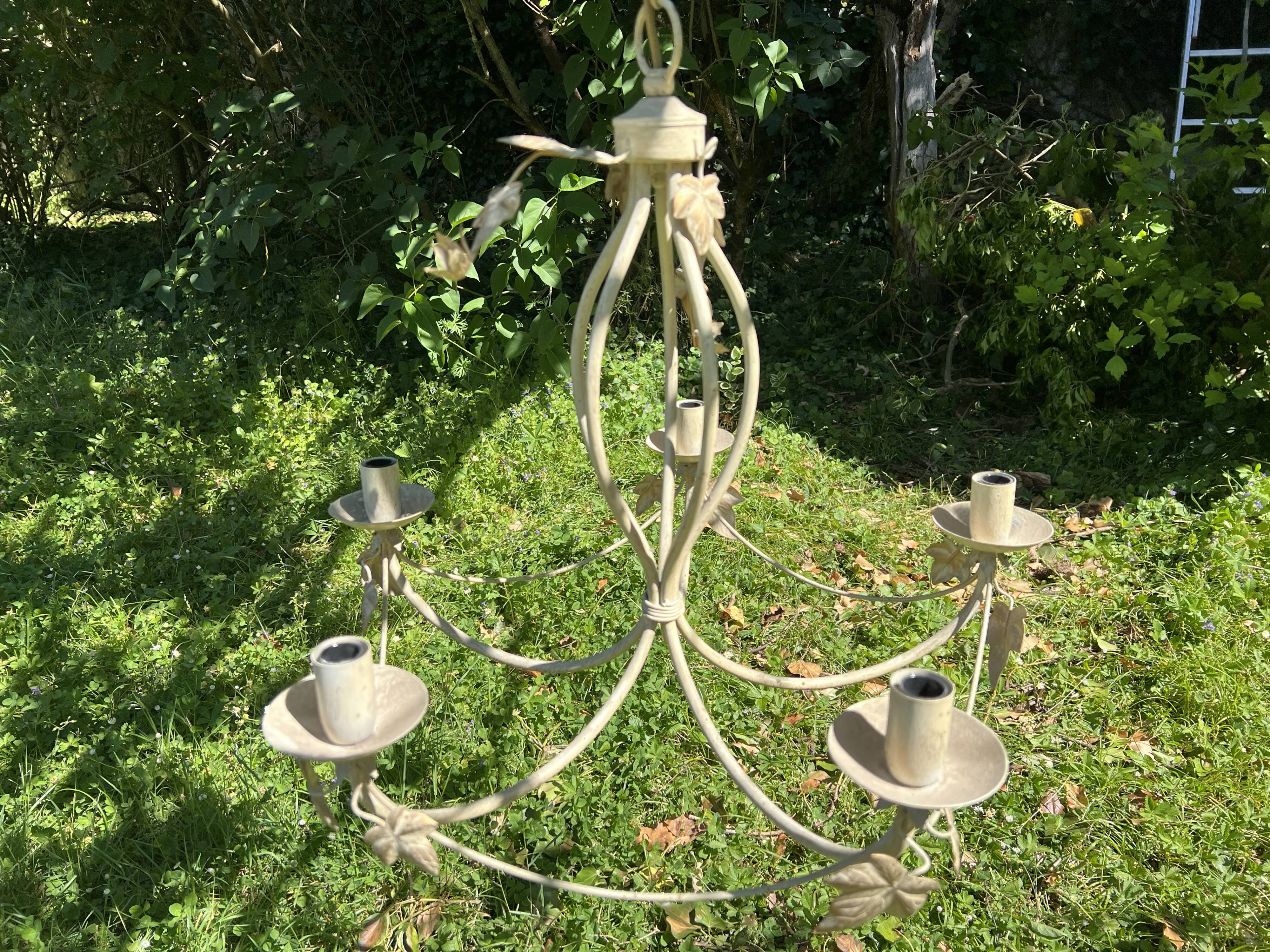Country-style patinated metal chandelier – 5 arms – decorative foliage