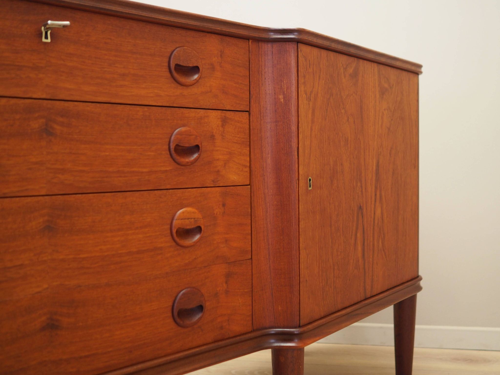 Enfilade en teck, design danois, années 1960, production : Danemark