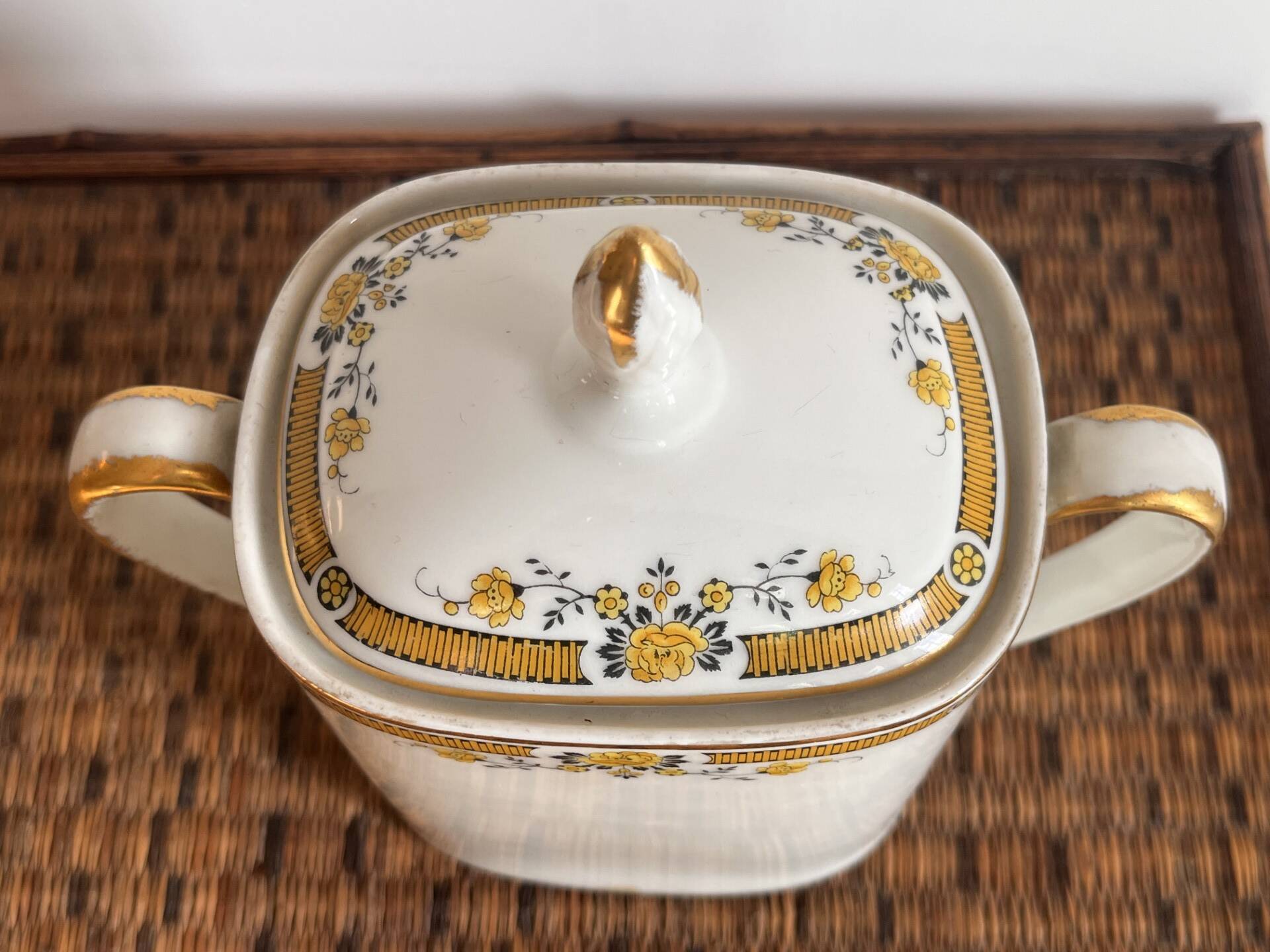 Bonbonnière / Sugar bowl