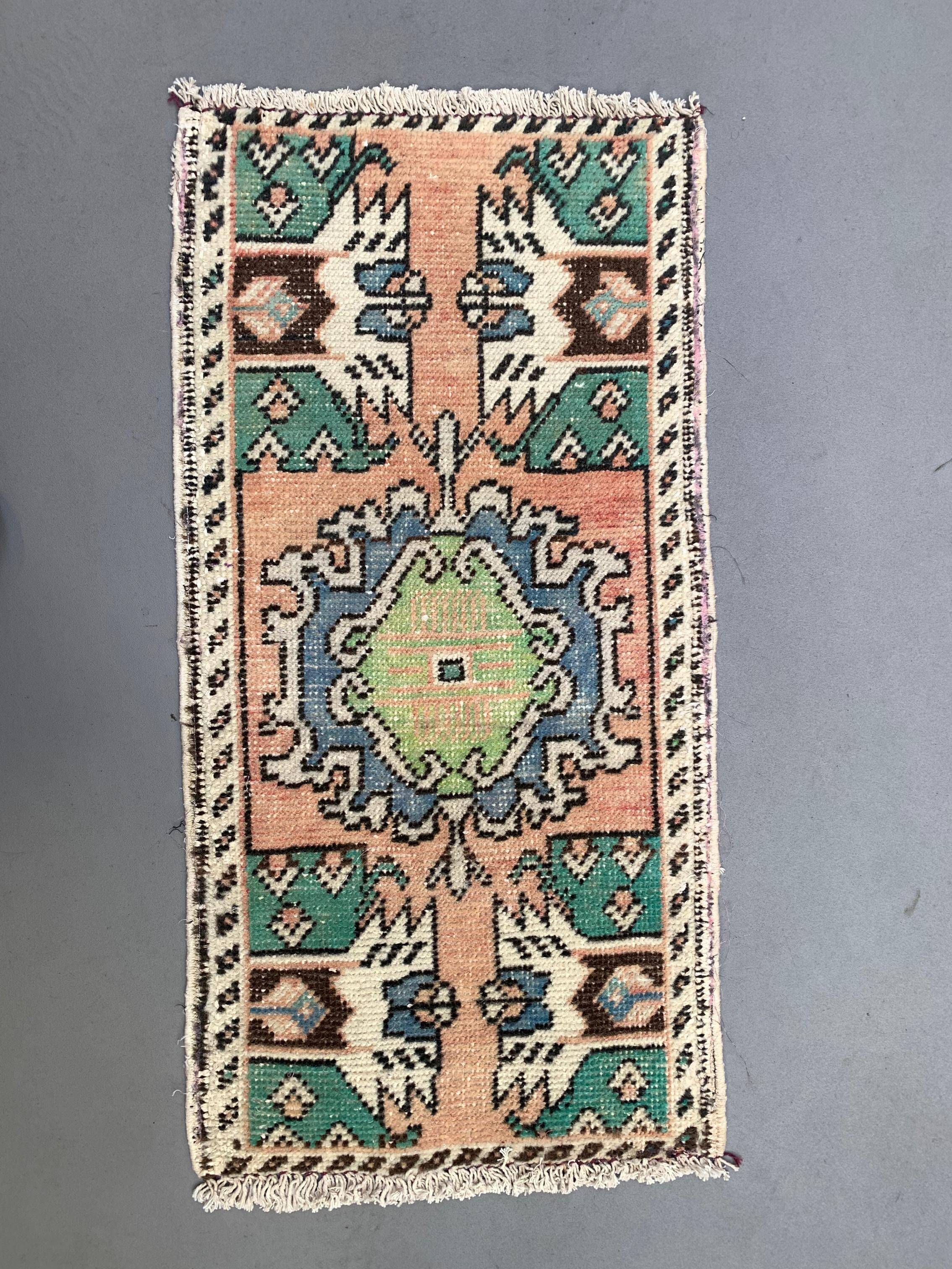 Small Vintage Turkish Rug 87x56 cm, Short Runner, Tribal, Shabby, Mini Carpet