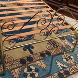 Lit une personne de style romantique en laiton avec table de chevet