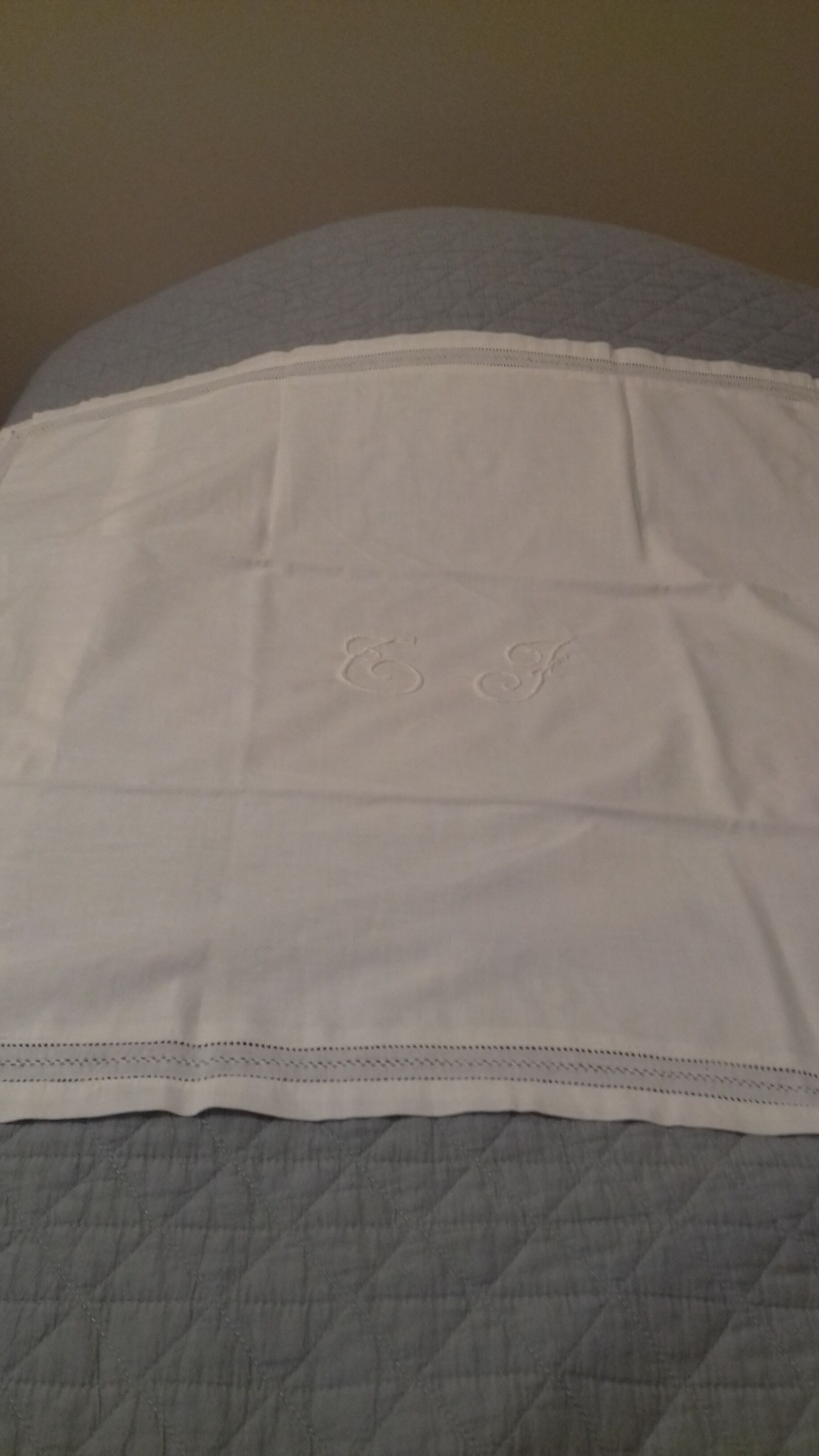 2 pretty linen or fine cotton, monogram C F.open edges
