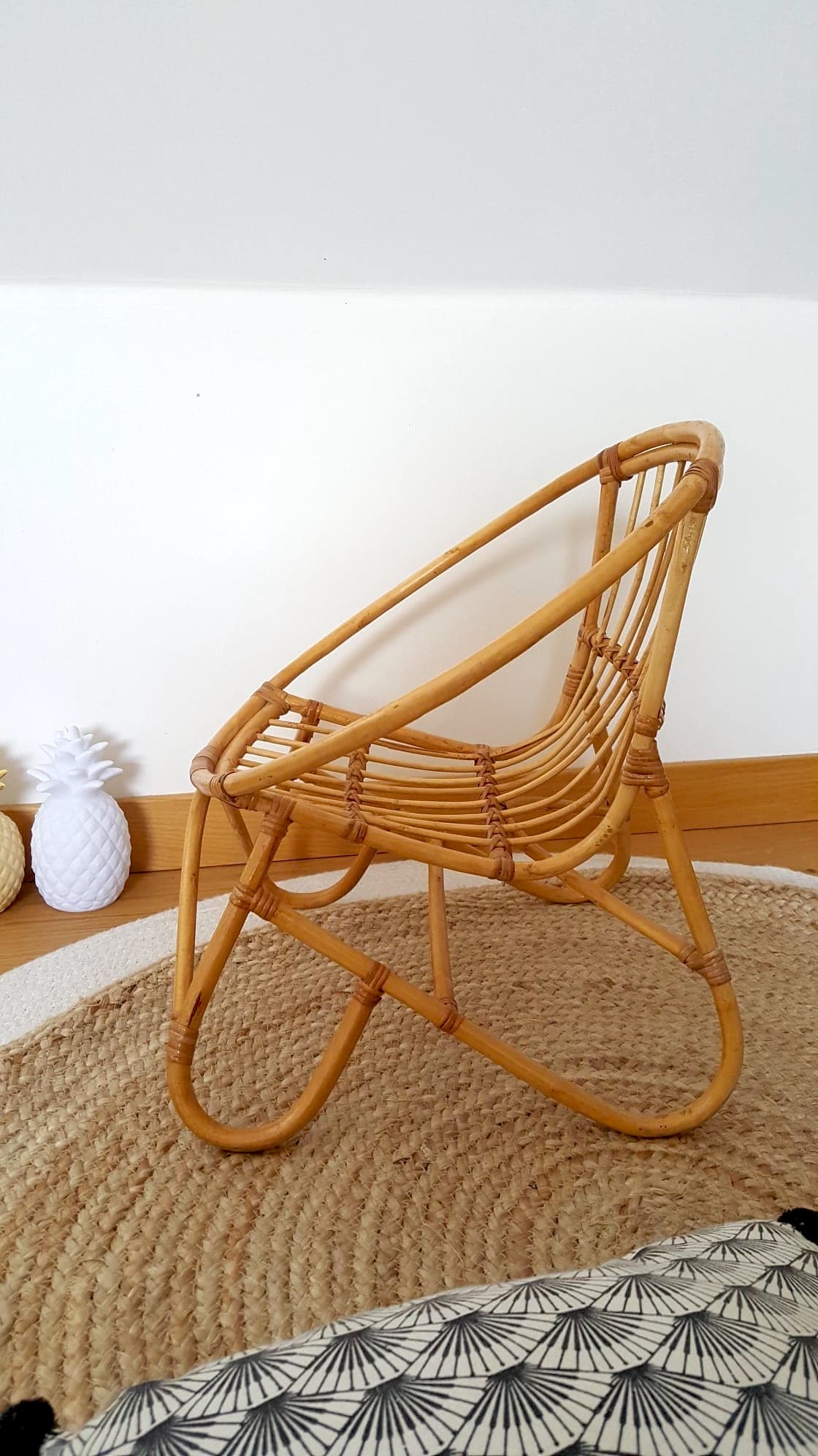 Fauteuil vintage en rotin pour enfant