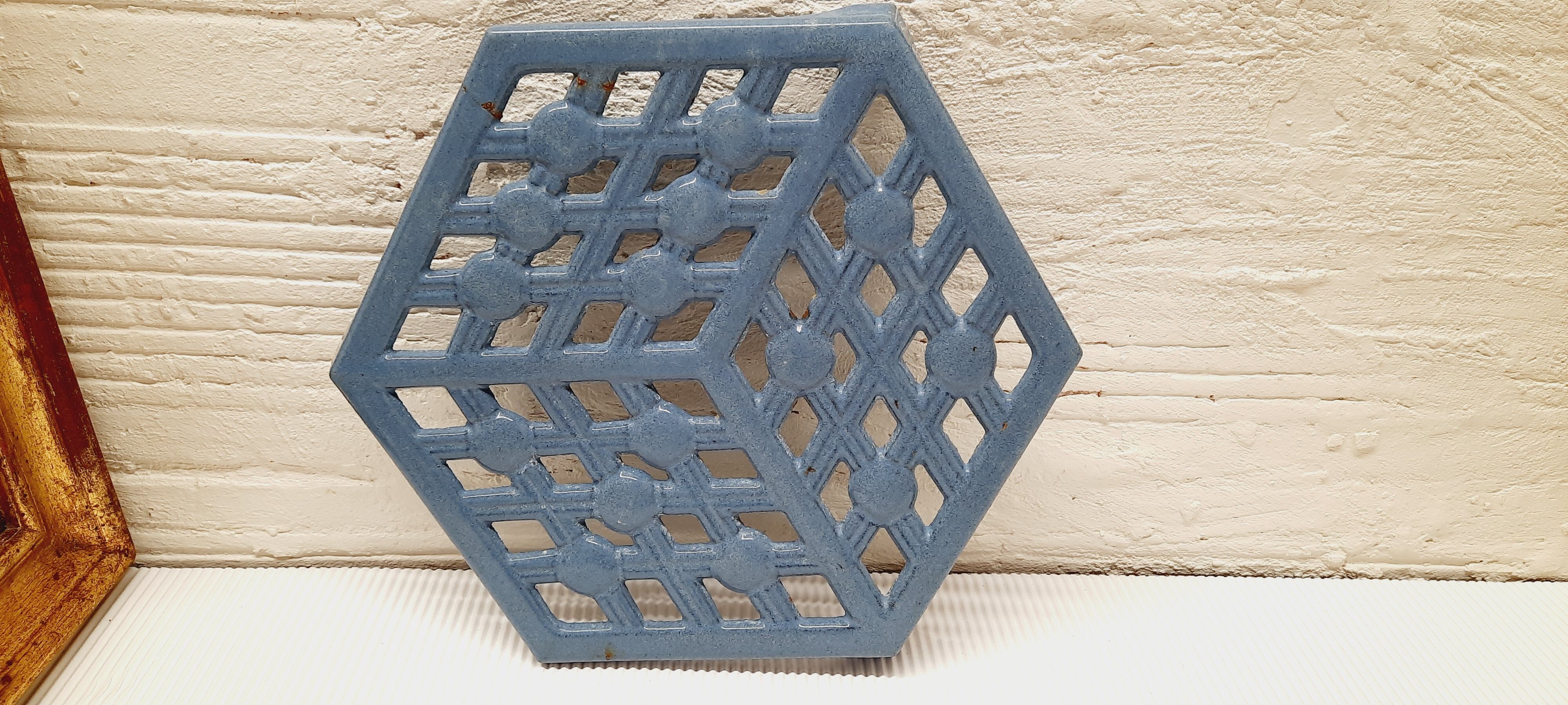 Art deco enamelled cast iron trivia