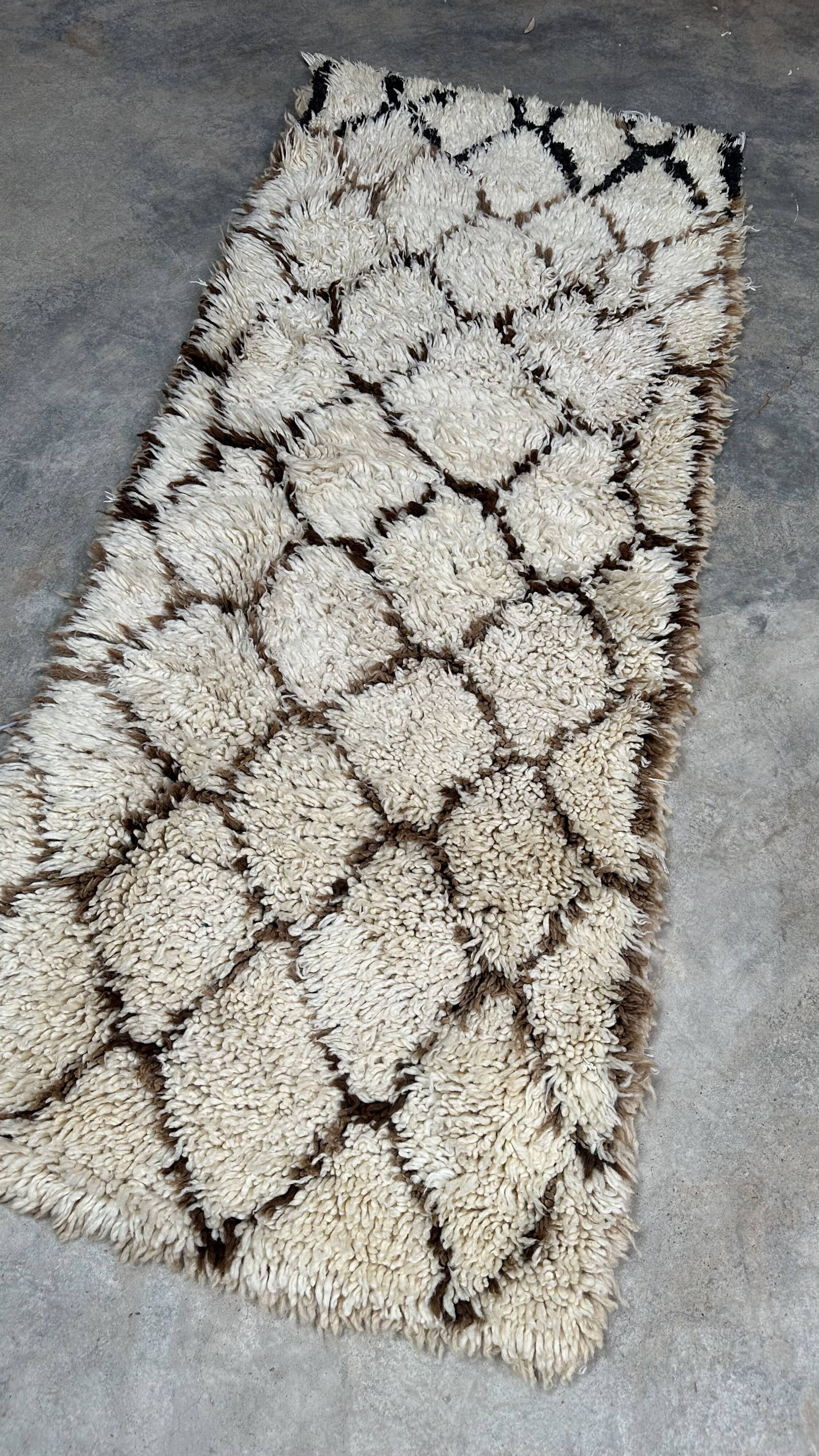 Azilal beige Berber rug - 174 x 72 cm