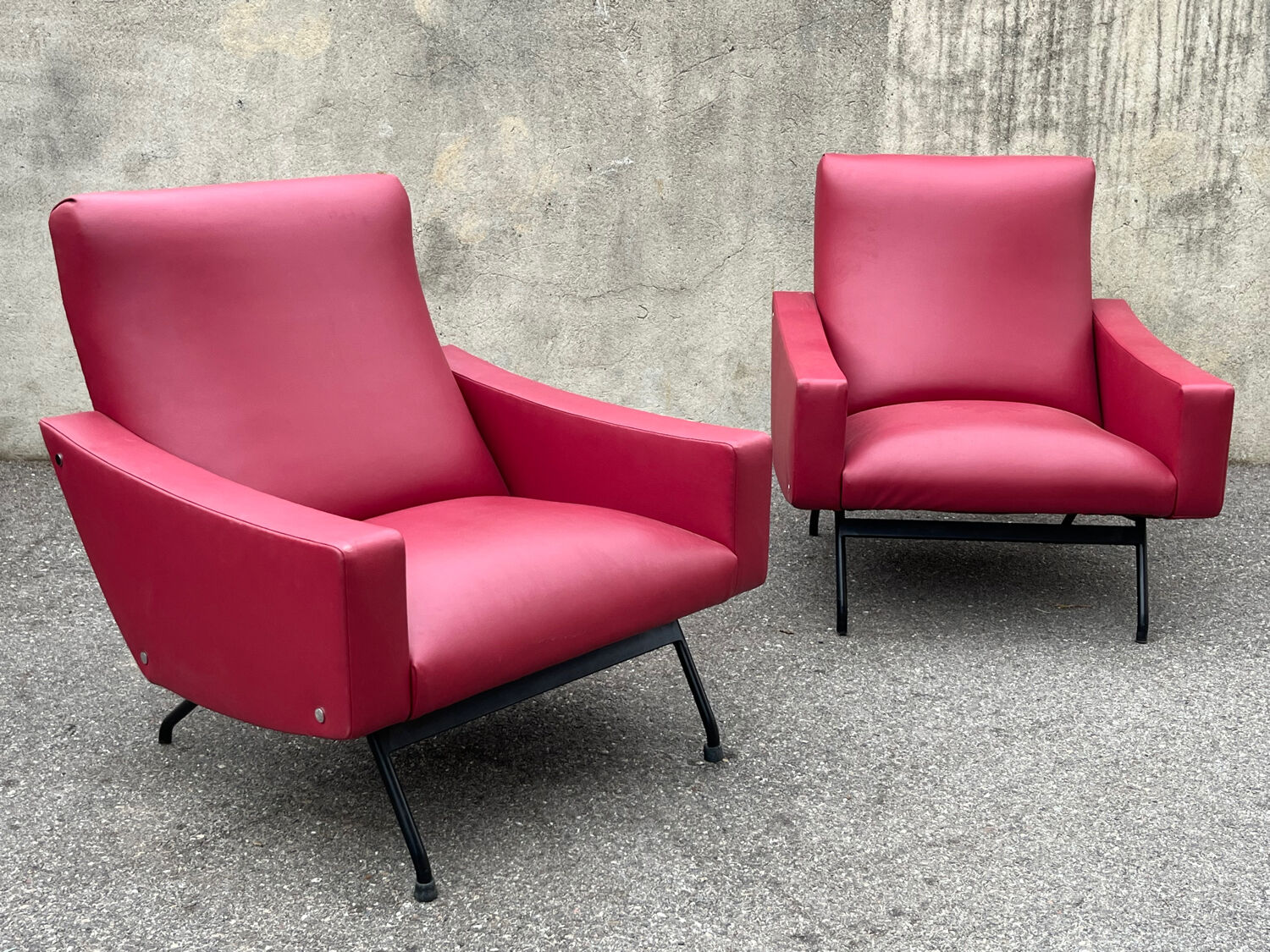 Pair of Gilbert Steiner design armchairs, Galion model, published by Steiner