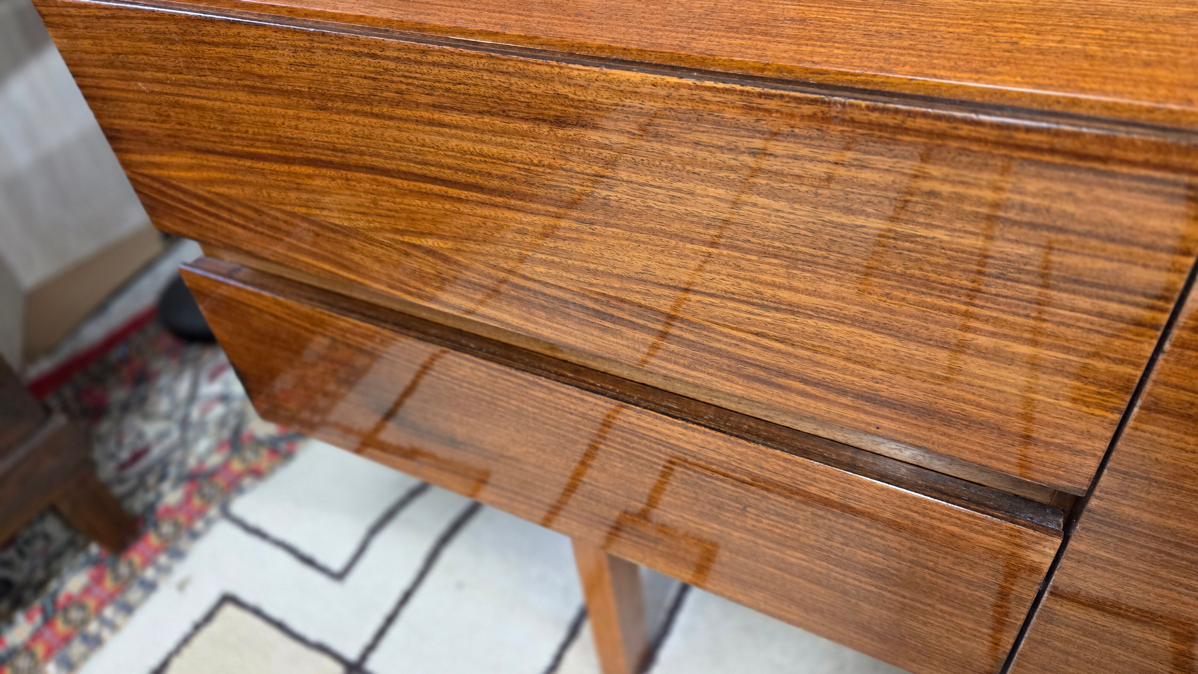 Vintage Scandinavian lowboard in teak – Minimalist sideboard from the 60s/70s.