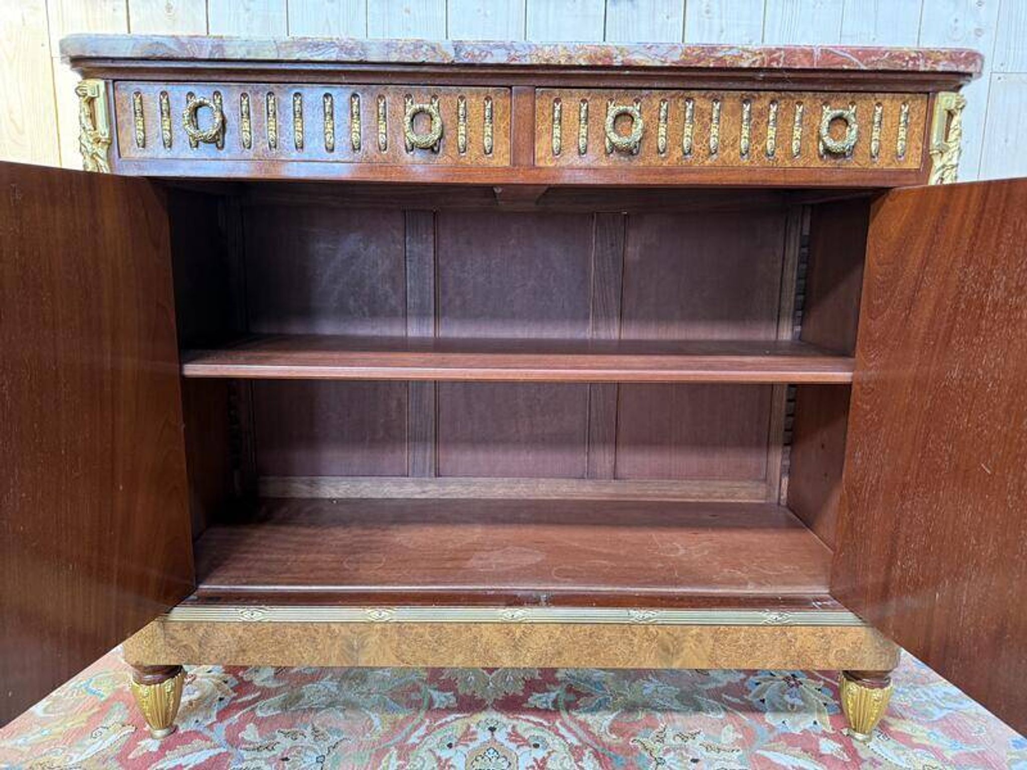 Buffet de style Louis Louis XVI en marqueterie