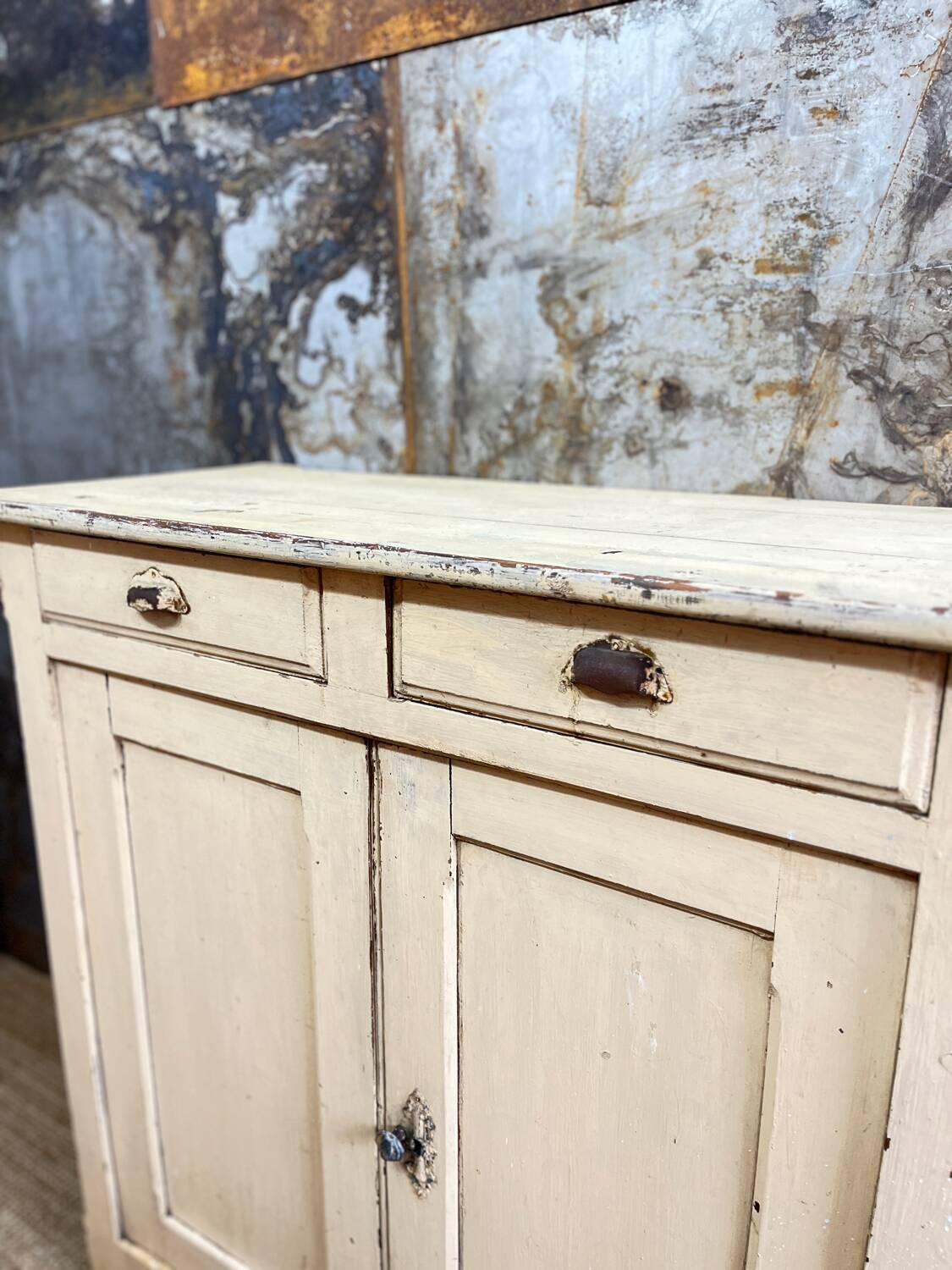 Parisian buffet in its pretty original patina