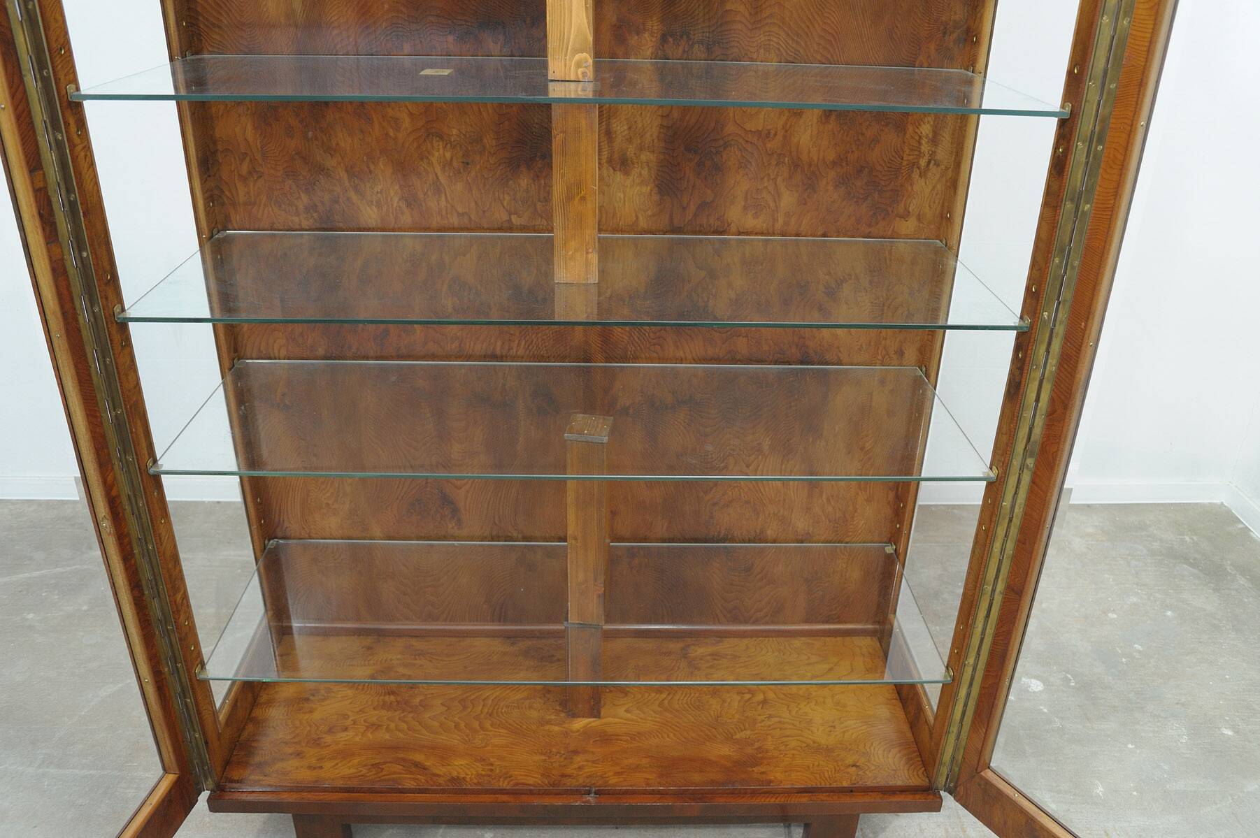 Vitrine fonctionnaliste art deco, années 1930, tchécoslovaquie