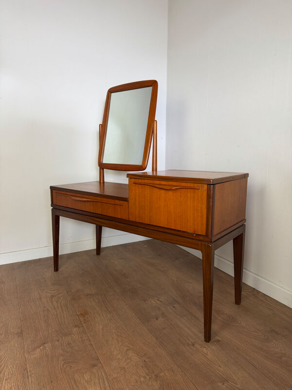 Coiffeuse scandinave en teck avec miroir orientable – Années 60