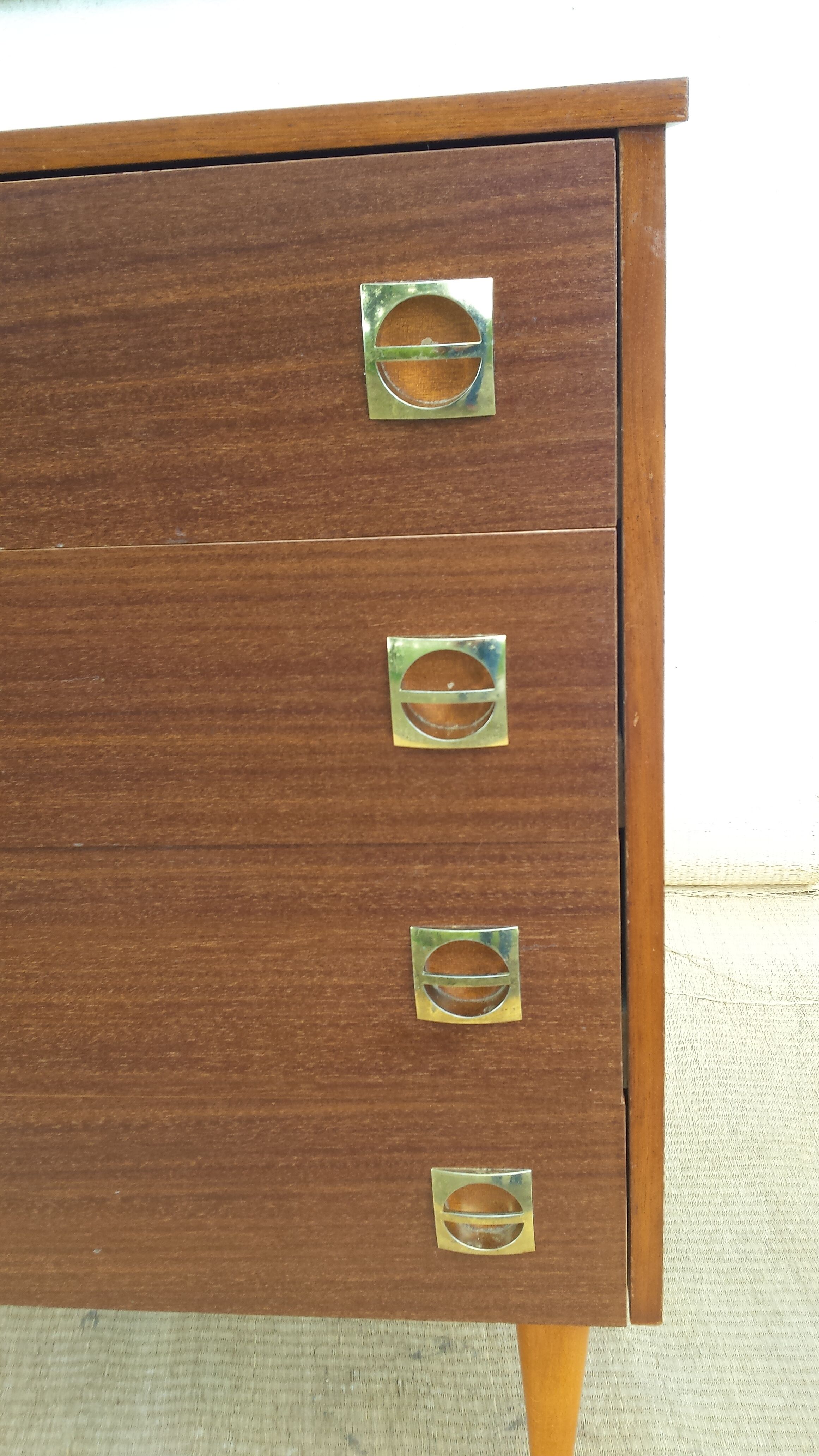 Commode vintage années 70, pieds fuseaux