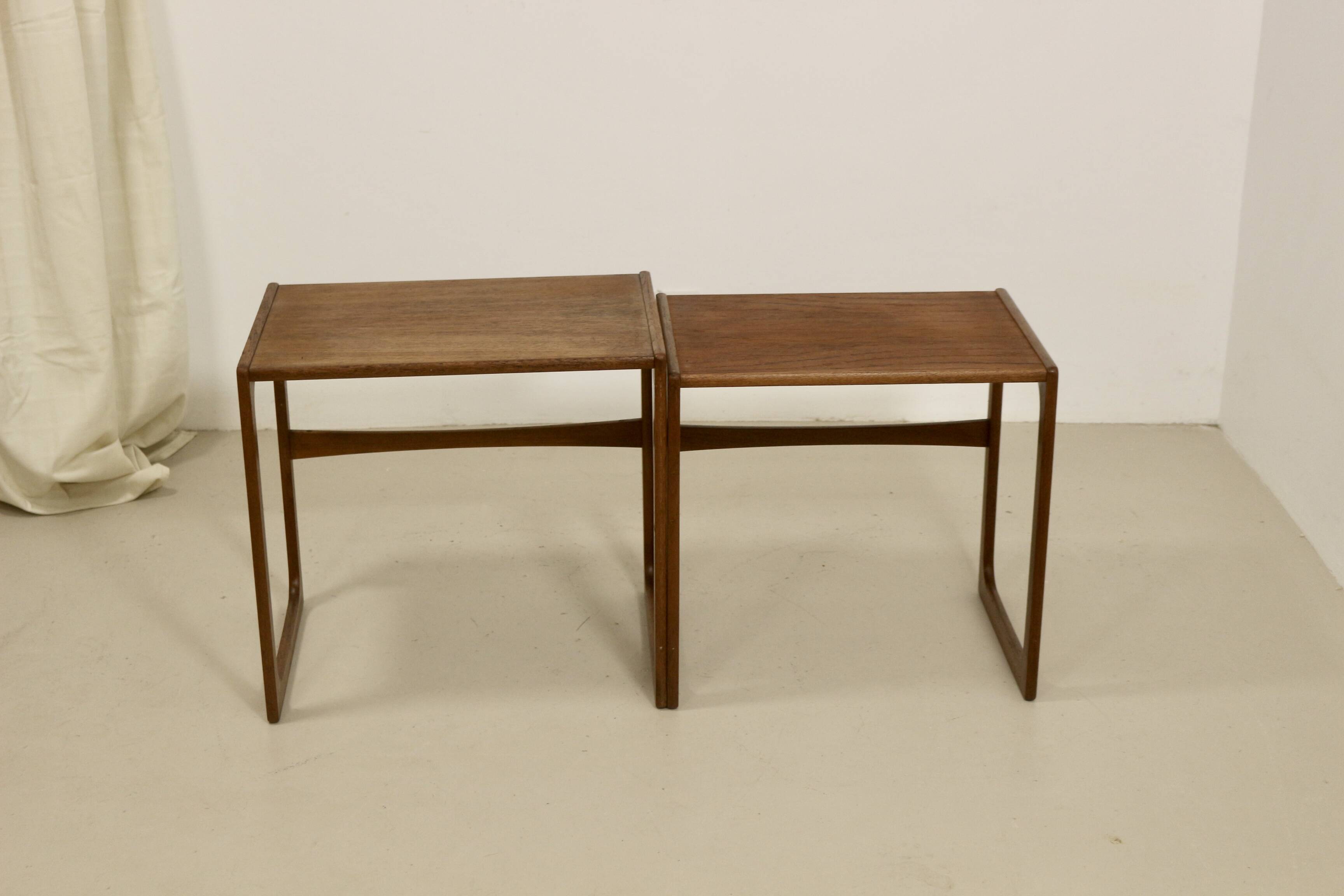 Scandinavian nesting tables rn teak year 60. Ref twiny.