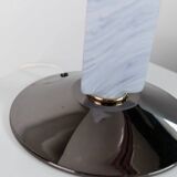 Lampe de table en verre de Murano bleu avec base en métal chrome foncé et abat-jour à rayures de mûre – style Memphis des années 1980, Italie