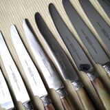 12 Apollo table knives in stainless steel and bovine horn