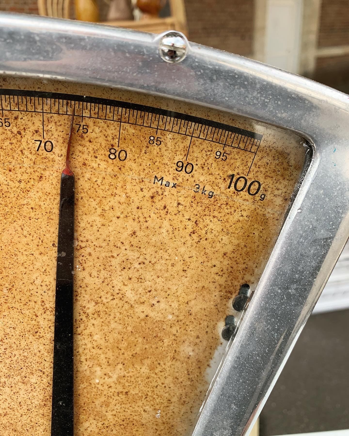 Lutrana grocer's scale