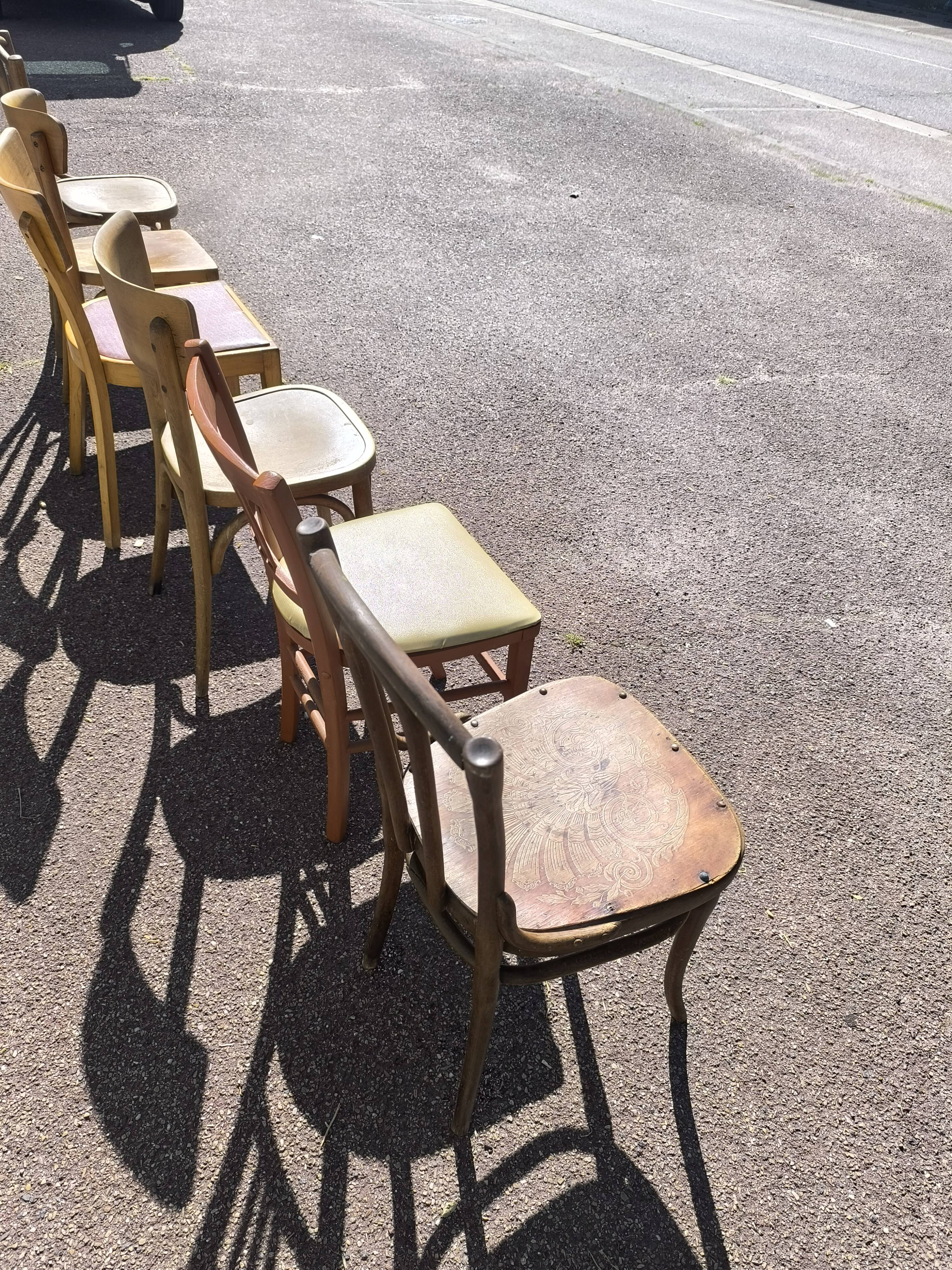 Lot de 6 chaises de bistrot dépareillées bois vintage