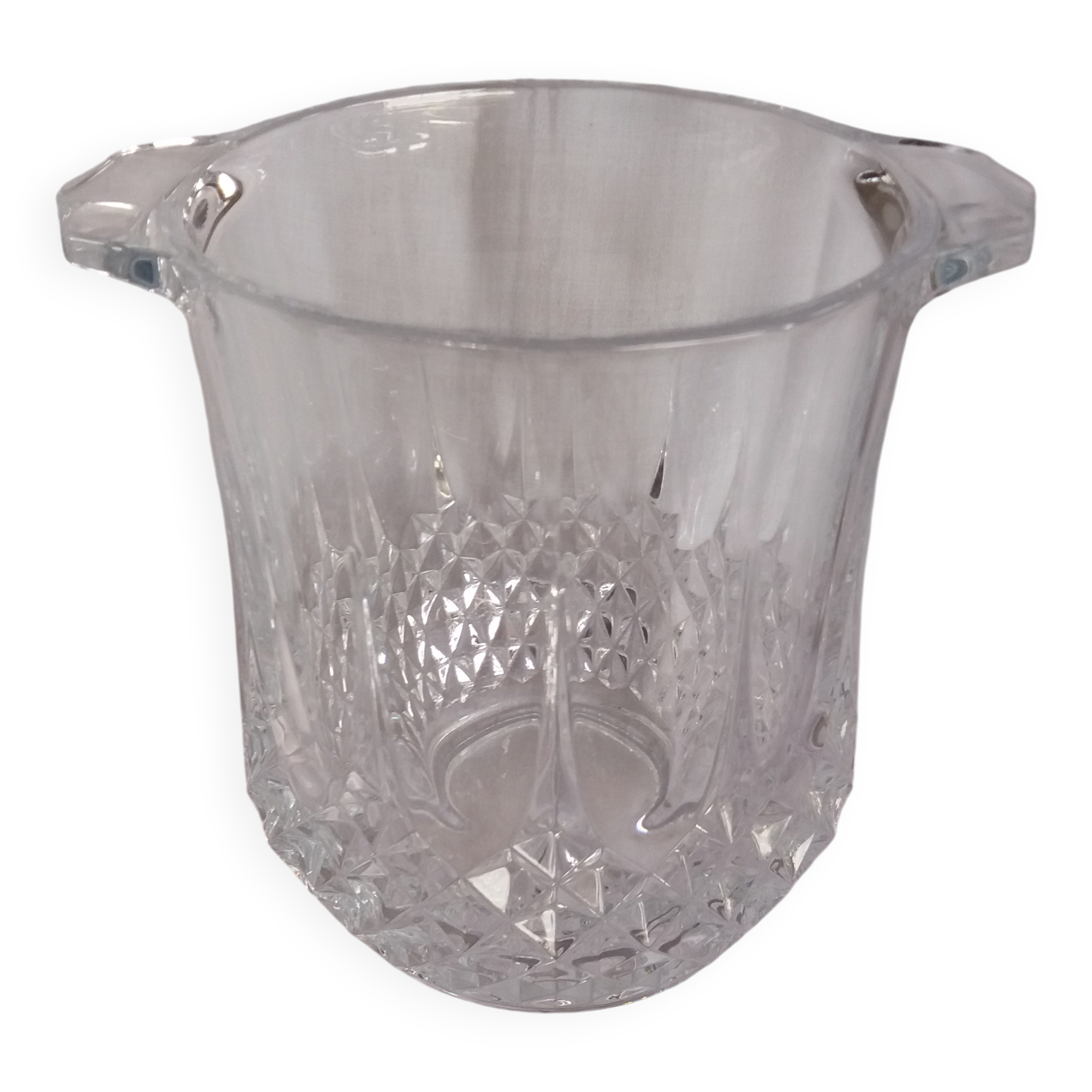 Pineapple-shaped glass bottle cooler with facets