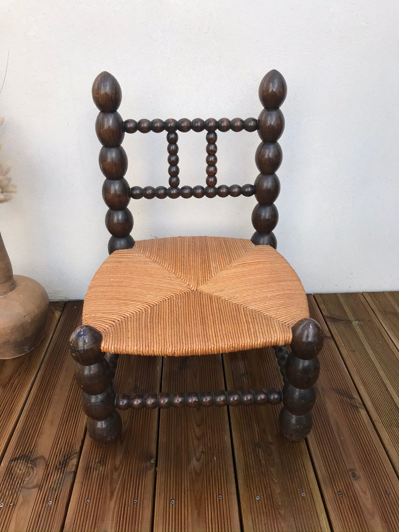 Chaise basse paillée