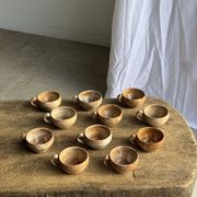 11 tasses à café vintage en grès mat brut
